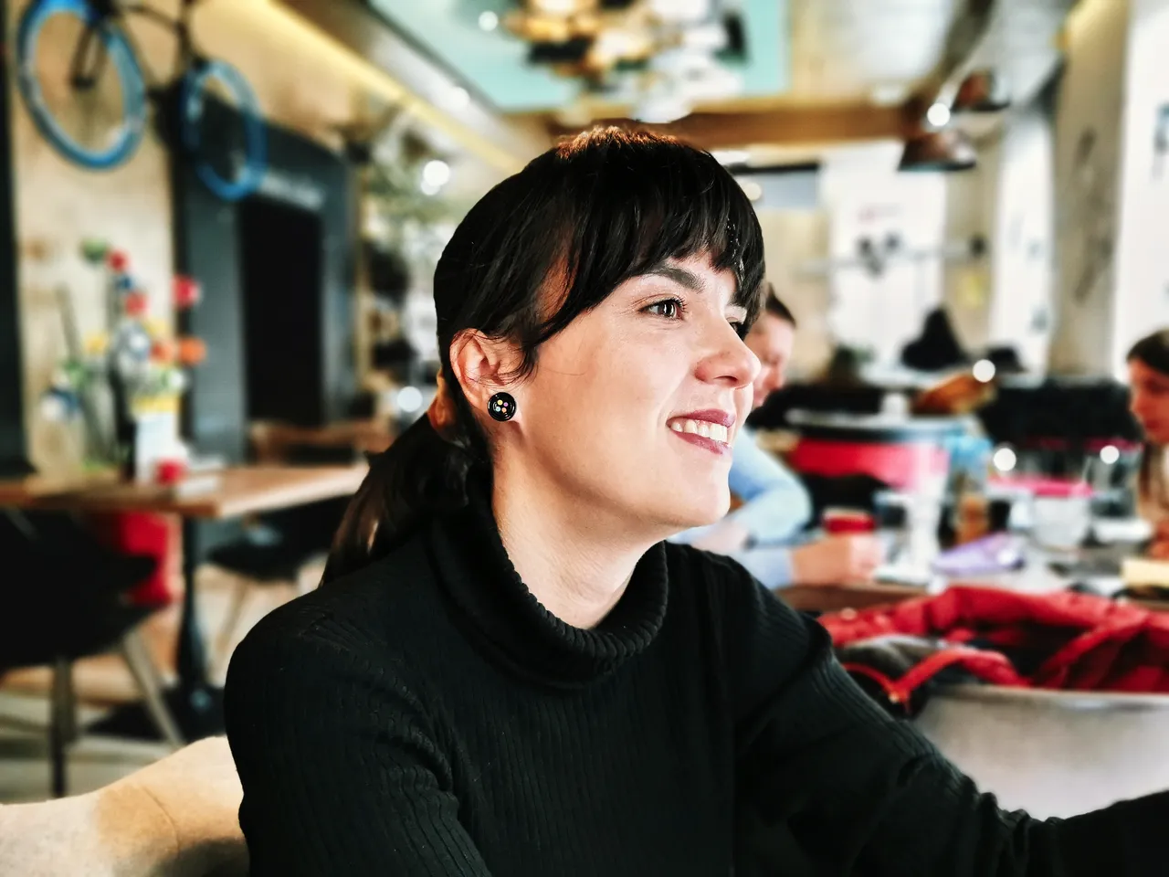 Comment coiffer une frange rideau : Astuces et styles tendance - Shemonline